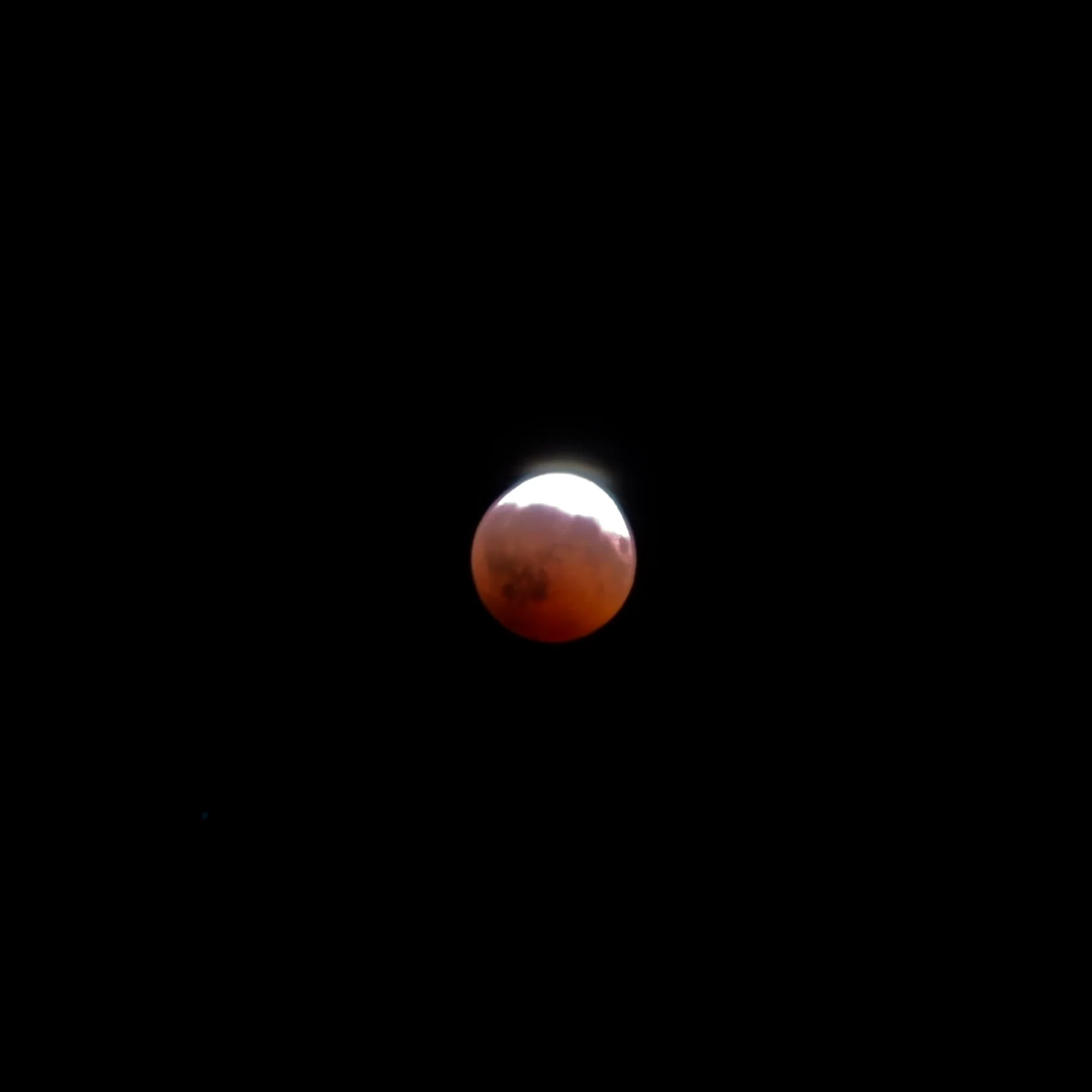 Managed to catch a glimpse of the Lunar Eclipse this evening I believe we had 96.2% coverage - making this the best lunar eclipse to witness (1 of 4)